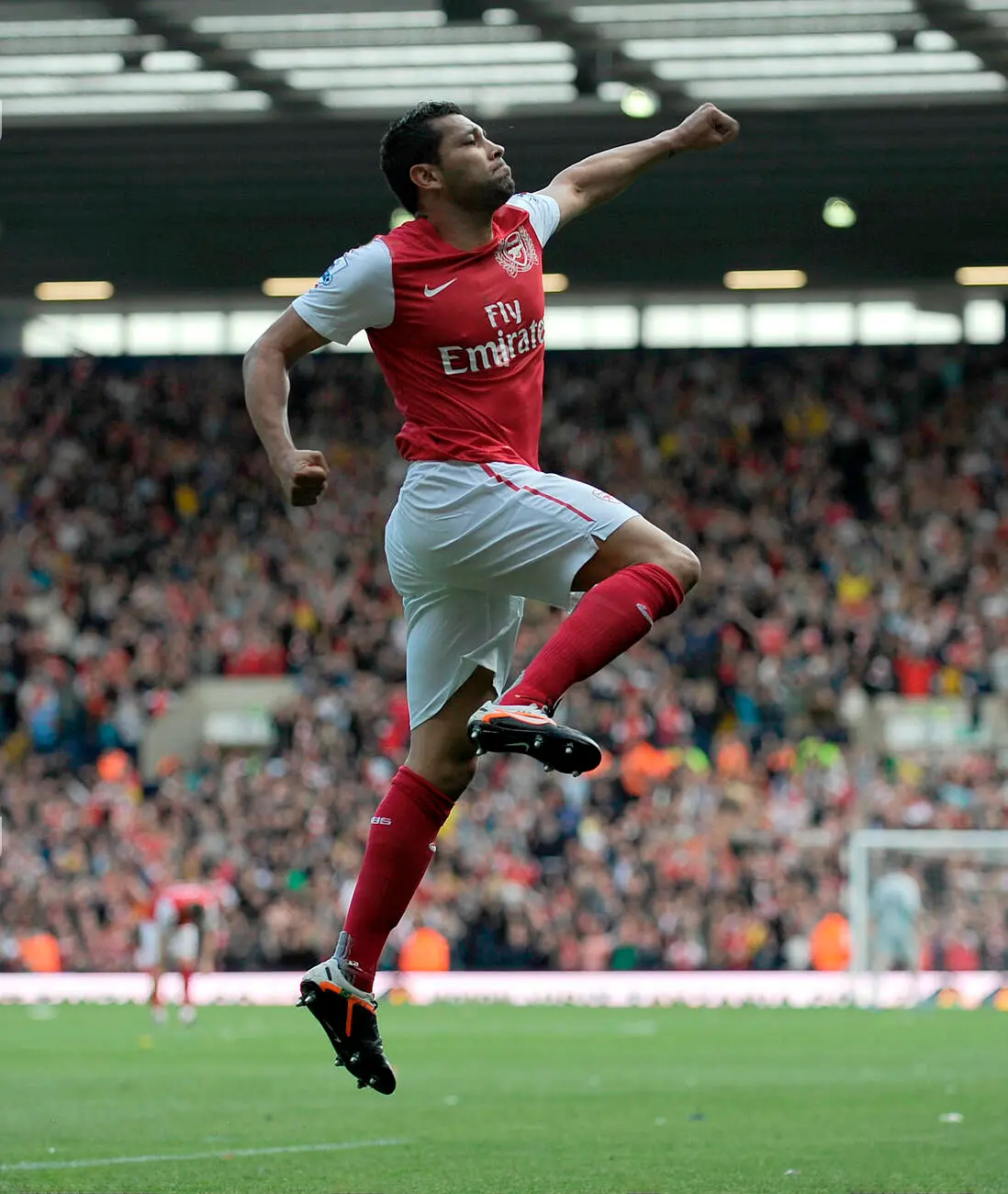 André Santos comemorando um gol pelo Arsenal