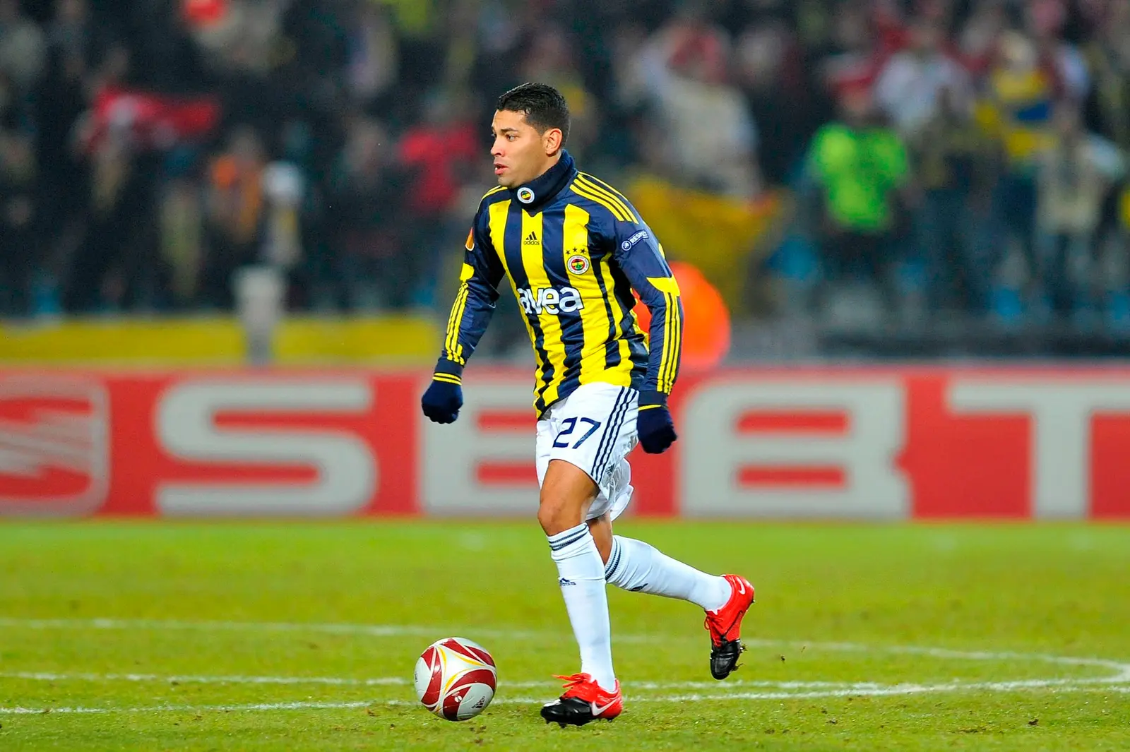 André Santos em campo pelo Fenerbahçe