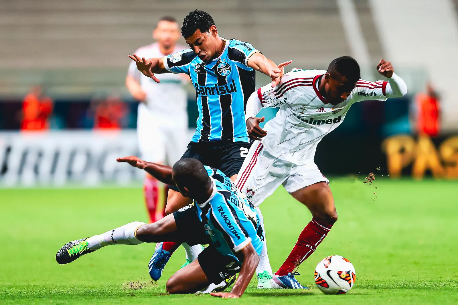 André Santos em campo pelo Grêmio